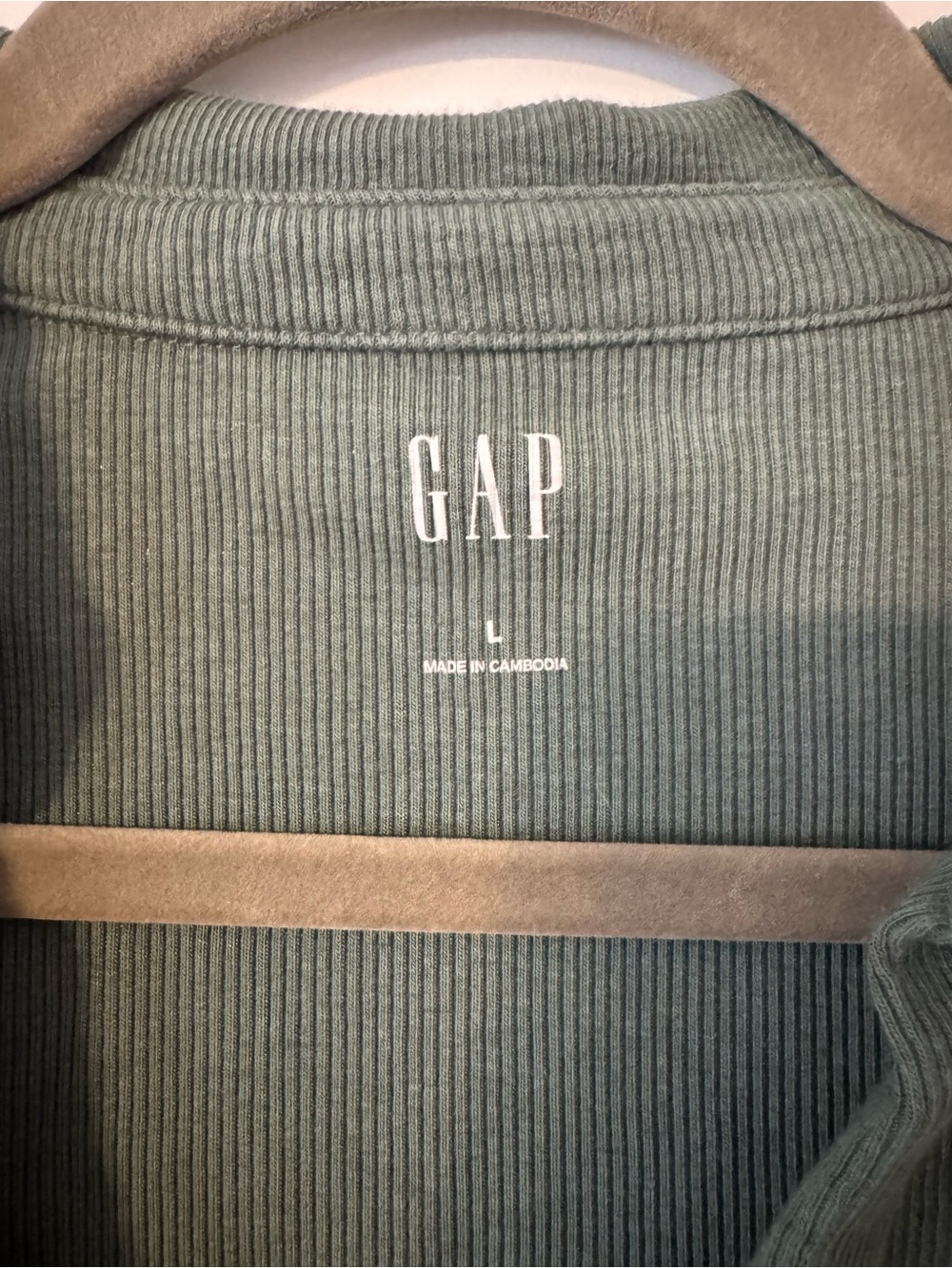 GAP Sleeveless Button-Down Collared Top — Moss Green - Picture 4 of 4